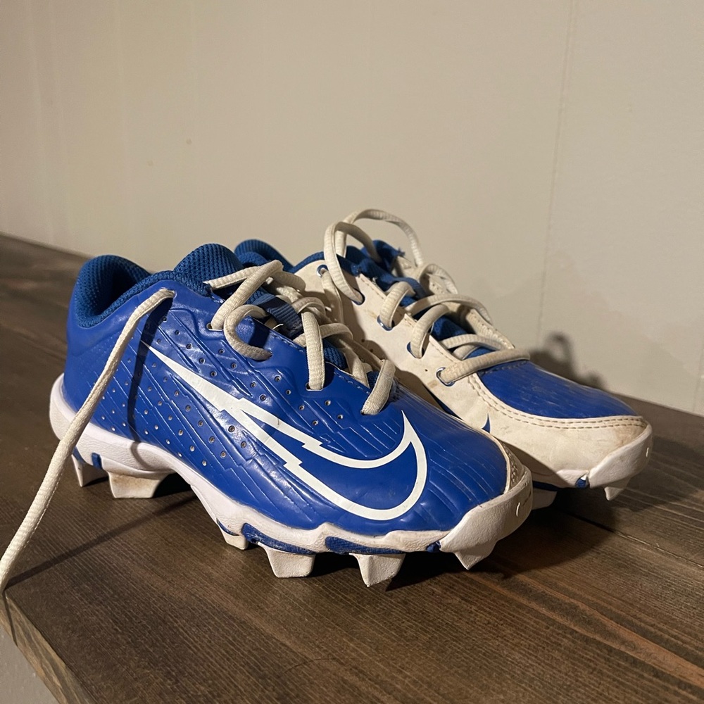 Boys size 13 Nike baseball cleats